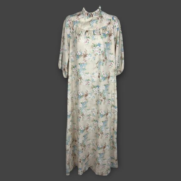 Vintage JaneM Honolulu House Dress Muu Muu Cream Floral Modest House Robe Medium - Picture 1 of 7